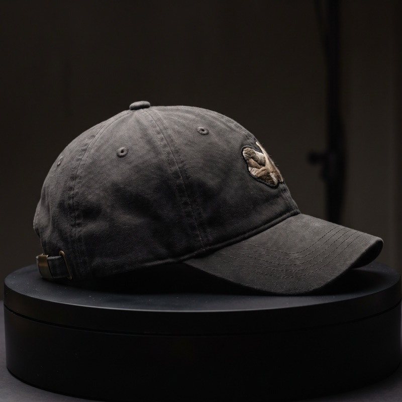 A structured twill cap with a sewn-on patch